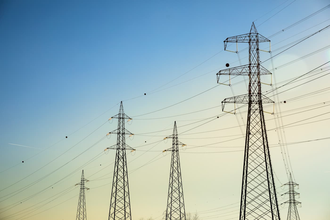 Data Center AI: Big Tech Promette Bollette Energetiche Stabili