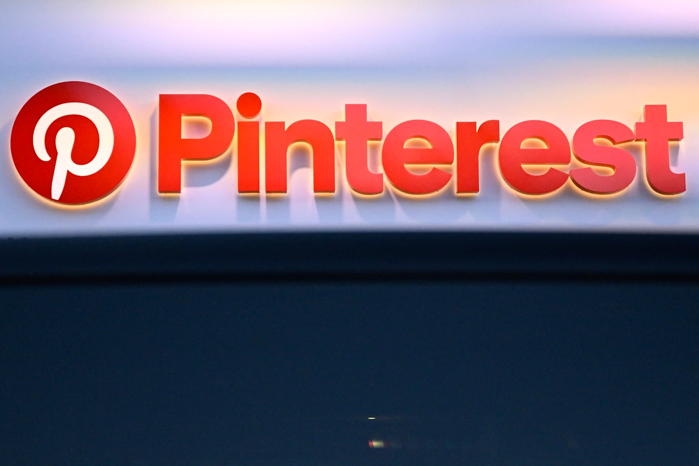 Le PDG de Pinterest Prône l'Interdiction des Réseaux aux Moins de 16 Ans